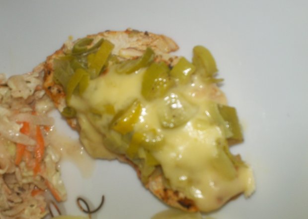 Fotografia przedstawiająca Filet z porem i serem żółtym