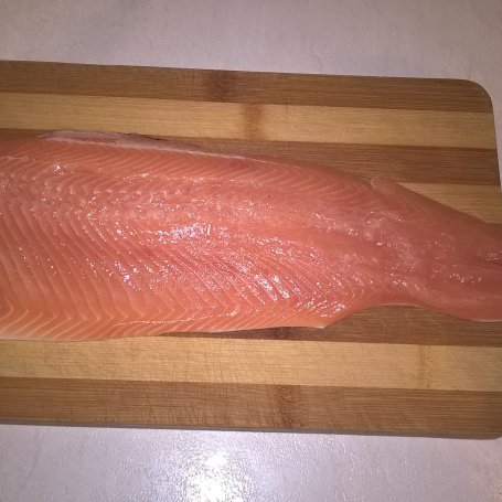 Krok 1 - Filet z pstrąga łososiowego z cząbrem i miętą foto
