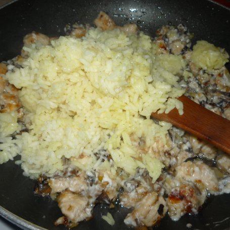 Krok 5 - Filet z ryżem i pieczarkami foto