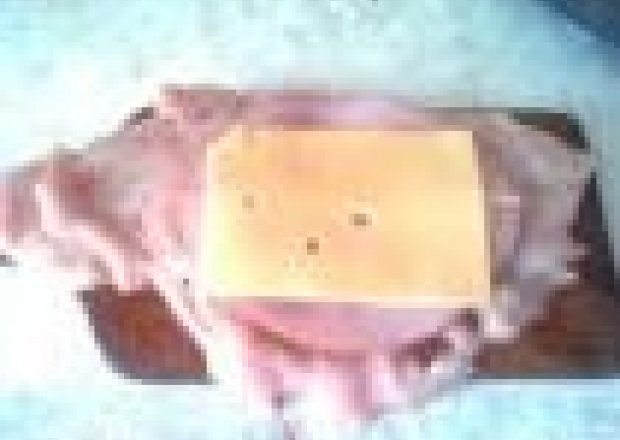 Fotografia przedstawiająca Filet z szynką i serem