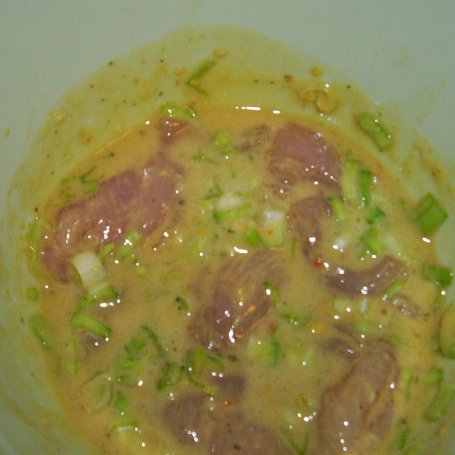 Krok 2 - Filetos don Poros, czyli filet drobiowy w cieście z porem. foto