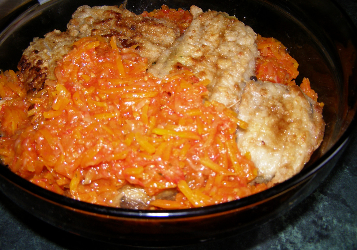 filety śledziowe w sosie warzywno-pomidorowym... foto