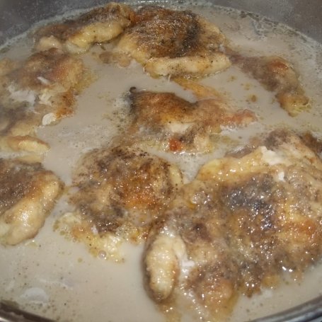 Krok 8 - Filety u udźca kurczaka w sosie pieczarkowym foto