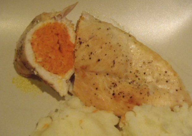 Fotografia przedstawiająca Filety z kurczaka faszerowane marchewką