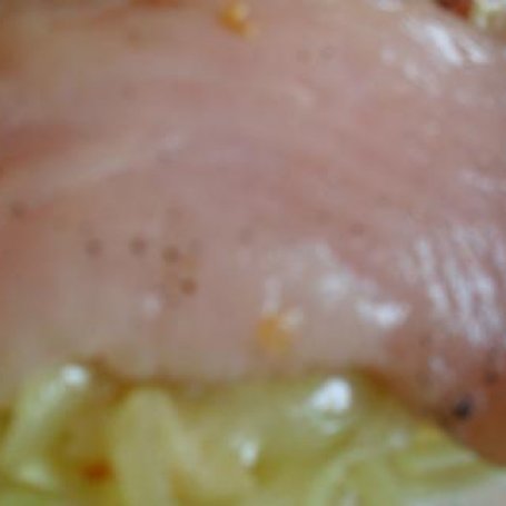 Krok 3 - Filety z kurczaka na kapuście pod serową pierzynką foto