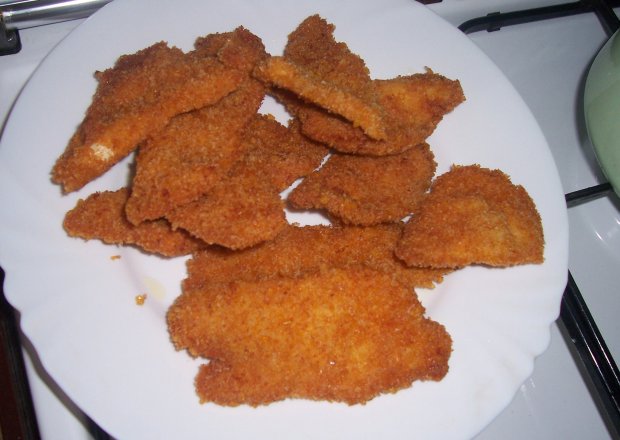 Fotografia przedstawiająca filety z kurczaka w kukurydzianej panierce