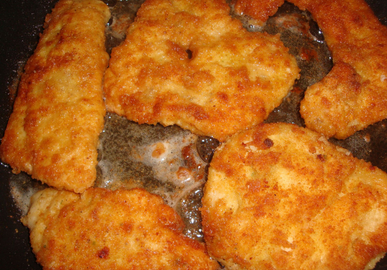 Filety z kurczaka w panierce z bułki tartej i mąki foto