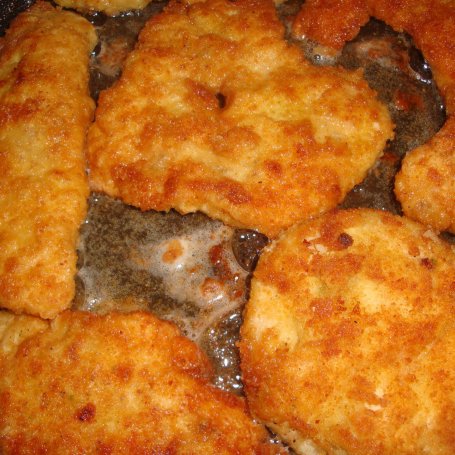 Krok 8 - Filety z kurczaka w panierce z bułki tartej i mąki foto