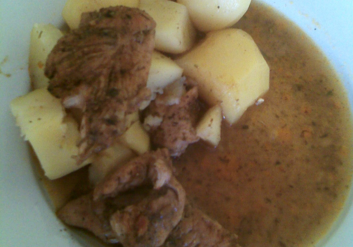 Filety z kurczaka w przyprawach w sosie z ziemniakami DoradcaSmaku.pl