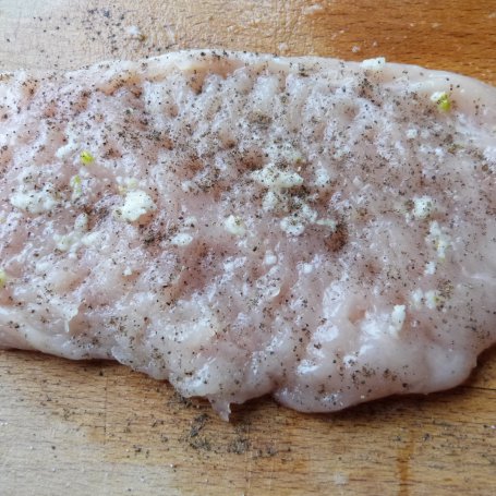 Krok 2 - Filety z kurczaka zapiekane z cebulą foto
