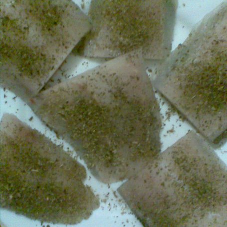 Krok 1 - filety z morszczuka w cieście z kurkumą duszone z selerem i marchewką foto