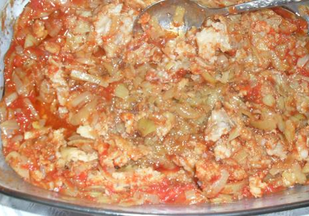 Filety z ryby w sosie pomidorowym foto