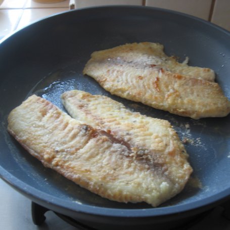Krok 1 - Filety z soli z pomidorowym dressingiem foto
