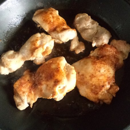 Krok 2 - Filety z uda kurczaka duszone z kalafiorem i koperkiem:) foto