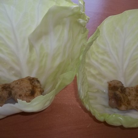 Krok 4 - Filety z udźca kurczaka w kapuście - gołąbki foto