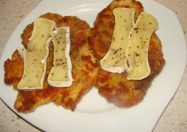 Fotografia przedstawiająca Filety zapiekane z serem pleśniowym