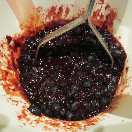 Krok 3 - "Fioletowe runo" sernik na zimno z jagodami foto