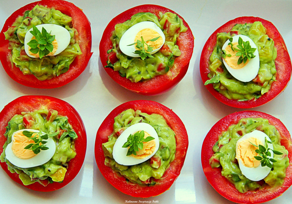 Fit przekąska: Pomidory z guacamole i jajem przepiórczym foto