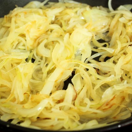 Krok 2 - Focaccia orkiszowa z cebulą foto