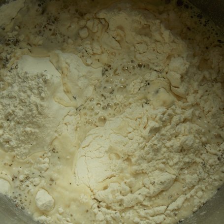Krok 1 - Focaccia z kozim serem i pomidorkami koktajlowymi foto