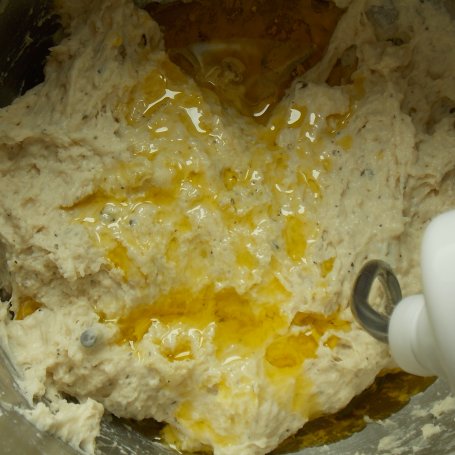 Krok 2 - Focaccia z kozim serem i pomidorkami koktajlowymi foto