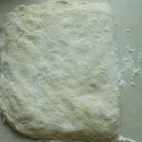 Krok 4 - Focaccia z kozim serem i pomidorkami koktajlowymi foto