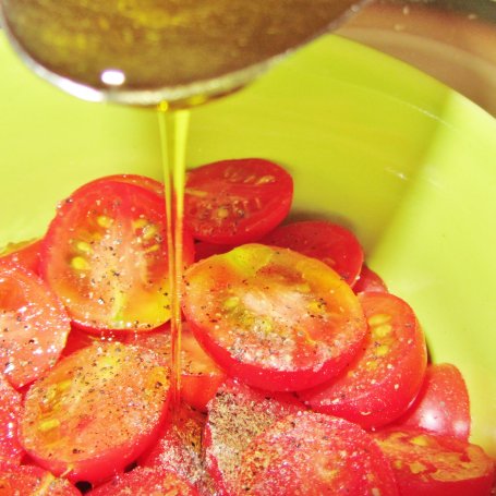 Krok 6 - Focaccia z pomidorkami i oregano foto