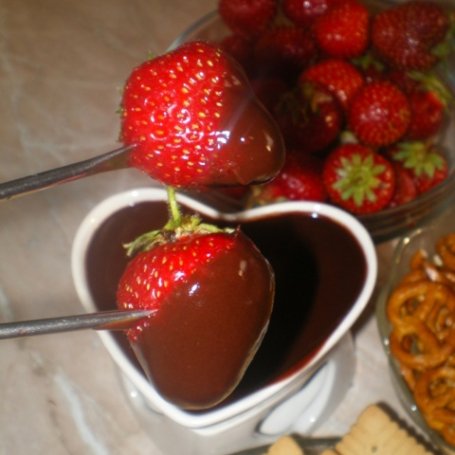 Krok 3 - Fondue czekoladowe z owocami foto