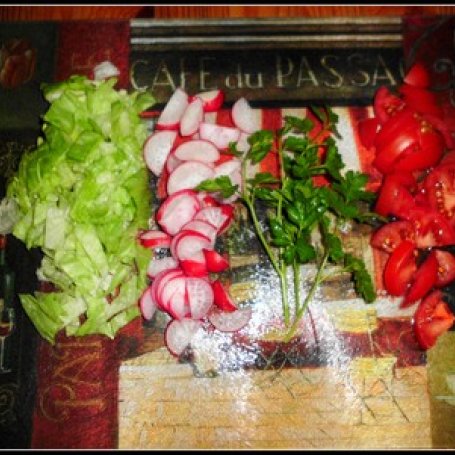 Krok 3 - Francja elegancja czyli camembert pieczony w cieście francuskim na wiosennej sałacie foto