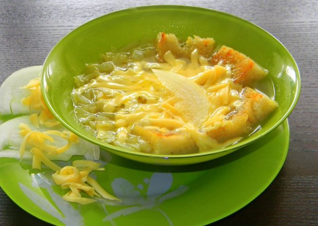 Fotografia przedstawiająca Francuska zupa cebulowa