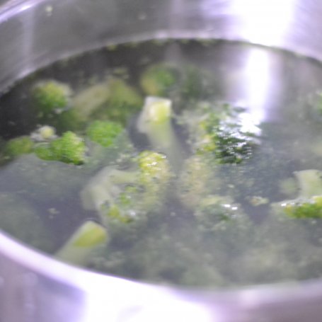 Krok 4 - FRANCUSKI WARKOCZ Z BROKUŁAMI, PIECZARKAMI I KURCZAKIEM foto