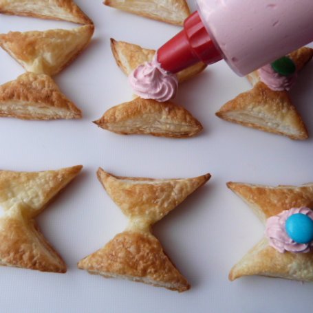 Krok 4 - Francuskie ciasteczka z cukierkami foto