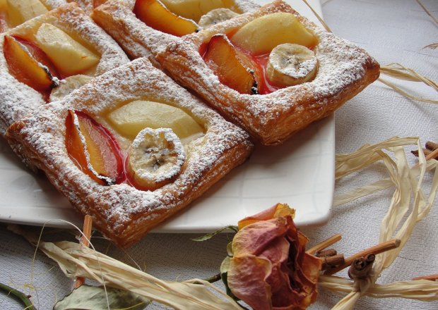 Fotografia przedstawiająca Francuskie ciasteczka z owocami