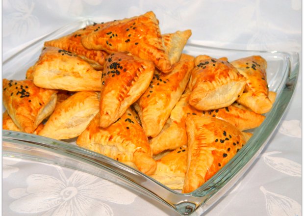 Fotografia przedstawiająca Francuskie pierożki z szynką i serem