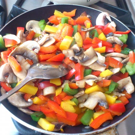 Krok 1 - Francuskie pizzerinki warzywno- rybne- inspiracja daniem "Warzywa w cieście" foto