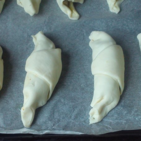 Krok 3 - Francuskie rogaliki z pieczarkami i serem foto
