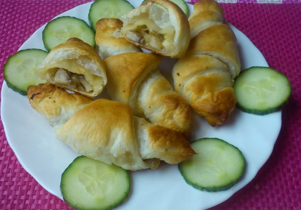Francuskie rogaliki z pieczarkami i serem foto