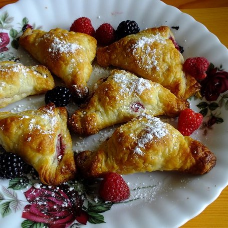Krok 4 - Francuskie rożki malinowo - jeżynowe . foto