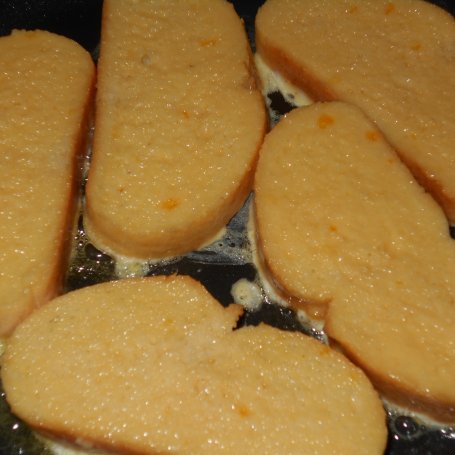Krok 6 - Francuskie tosty z frużeliną truskawkową foto