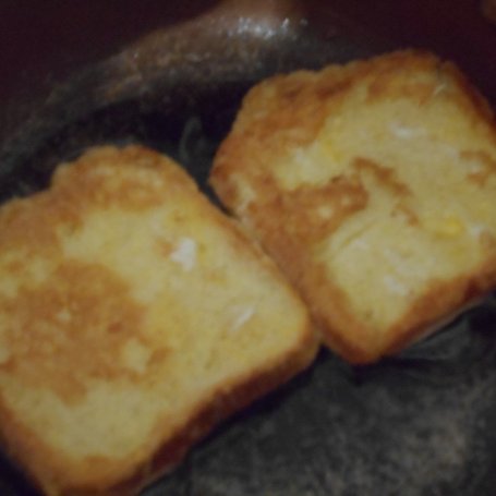 Krok 3 - Francuskie tosty z twarożkiem i gruszką foto