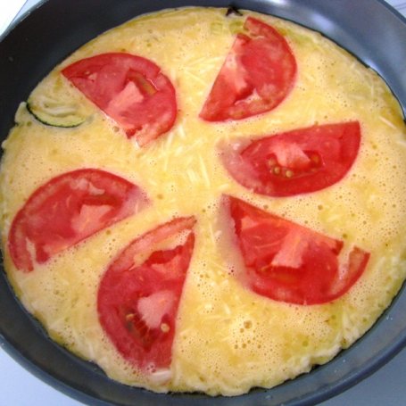 Krok 5 - Fritata z cukinią i pomidorem foto