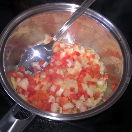 Krok 1 - Fritata z pieczarkami, papryką i jarmużem foto