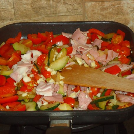 Krok 1 - Frittata z brokułem, cukinią i grillowanymi warzywami foto
