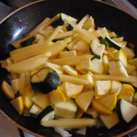 Krok 2 - Frittata z cukinią i boczkiem foto