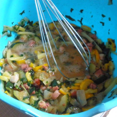 Krok 5 - Frittata z cukinią i boczkiem foto