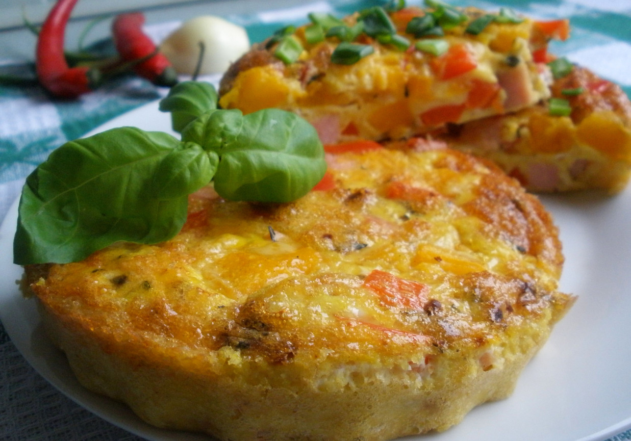 Frittata z dynią, szynką i papryką foto