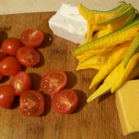 Krok 2 - Frittata z mizuną i pomidorkami foto