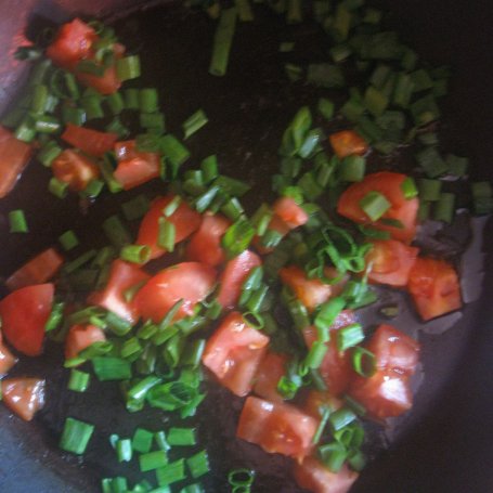 Krok 1 - Frittata z pomidorem, szczypiorkiem i serem feta foto