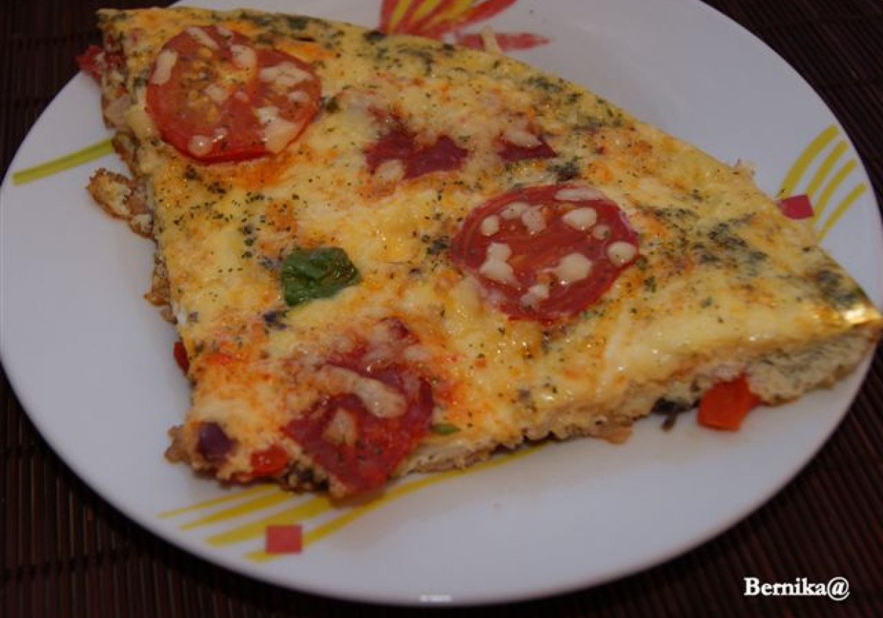 Frittata z szynką, papryką i pomidorkami foto