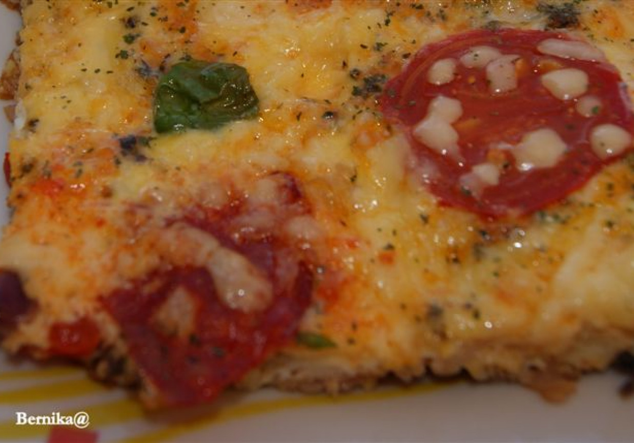 Frittata z szynką, papryką i pomidorkami foto